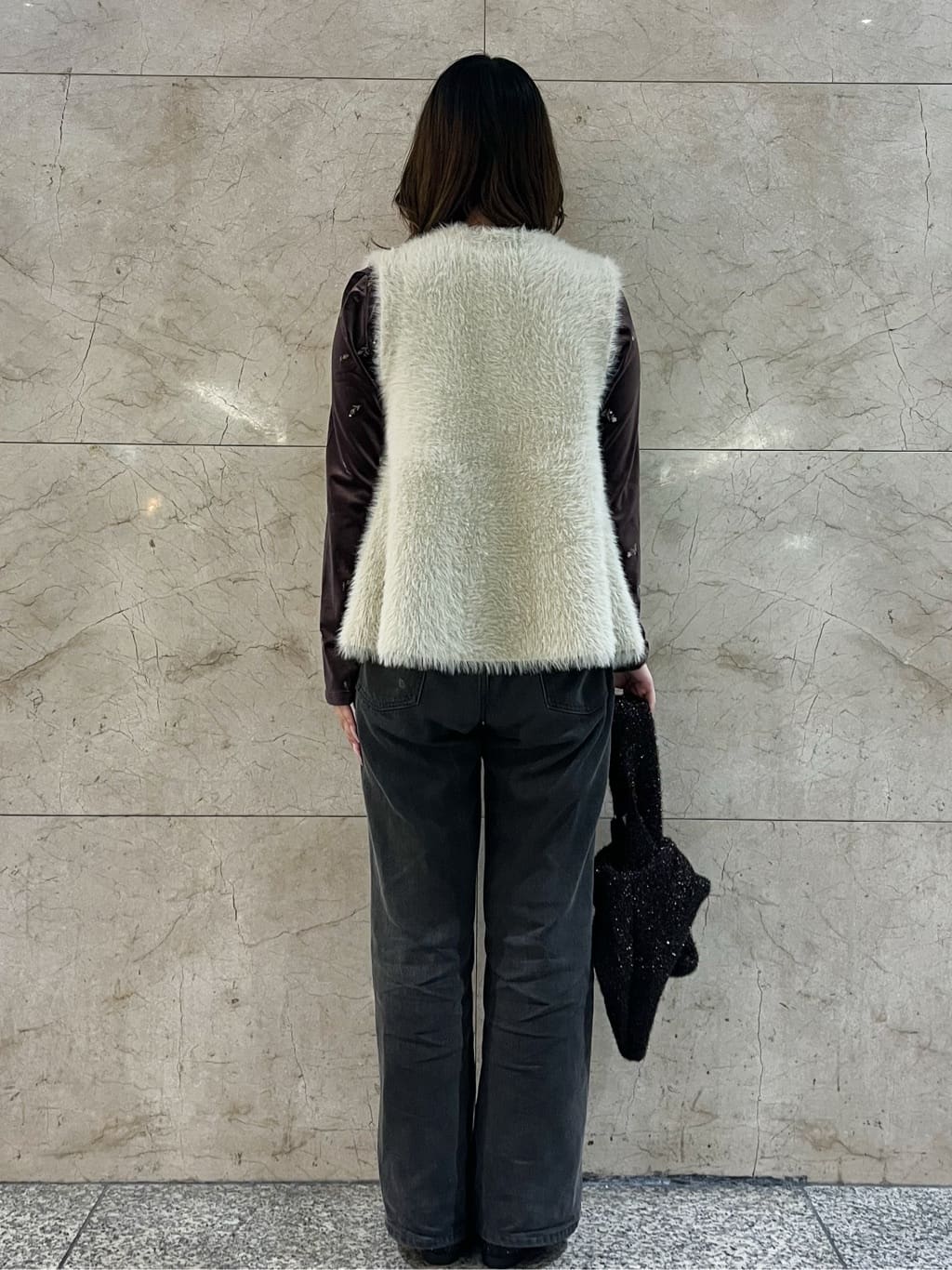 まひるさんの「index｜バックシャン小花刺繍ベロアトップス【洗濯機OK】」を使ったコーディネート