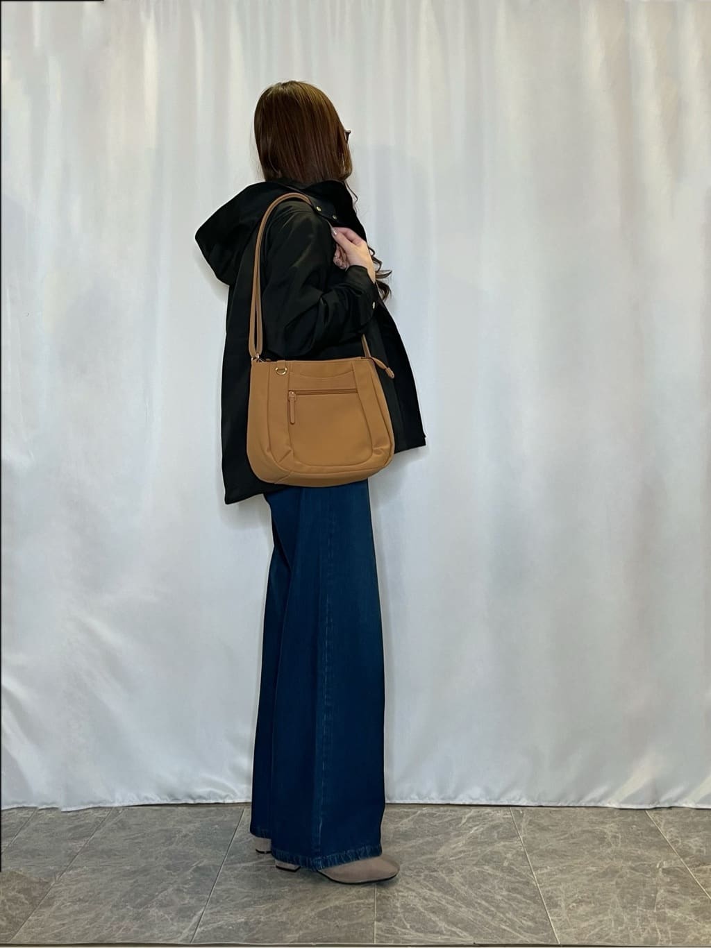おうめさんの「SHOO･LA･RUE｜【高レビュー/S-LL】脚のラインを拾いにくい デニムワイドパンツ」を使ったコーディネート
