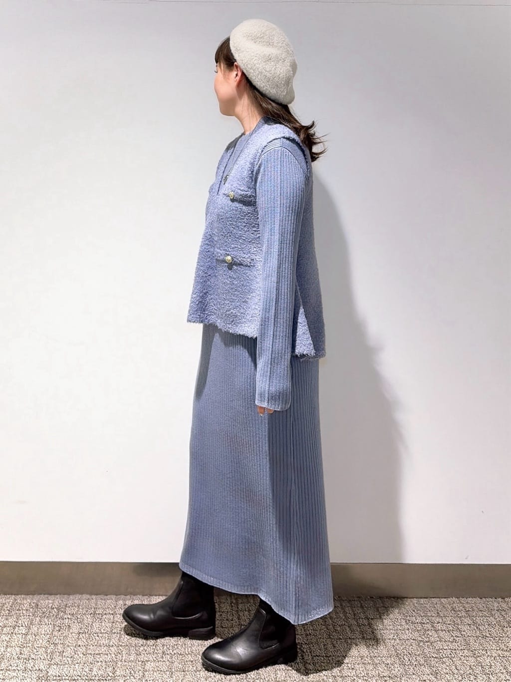 みーさんの「grove｜【2点SET/体型カバー】一枚で決まる、ペプラムベスト&times;ニットワンピース」を使ったコーディネート