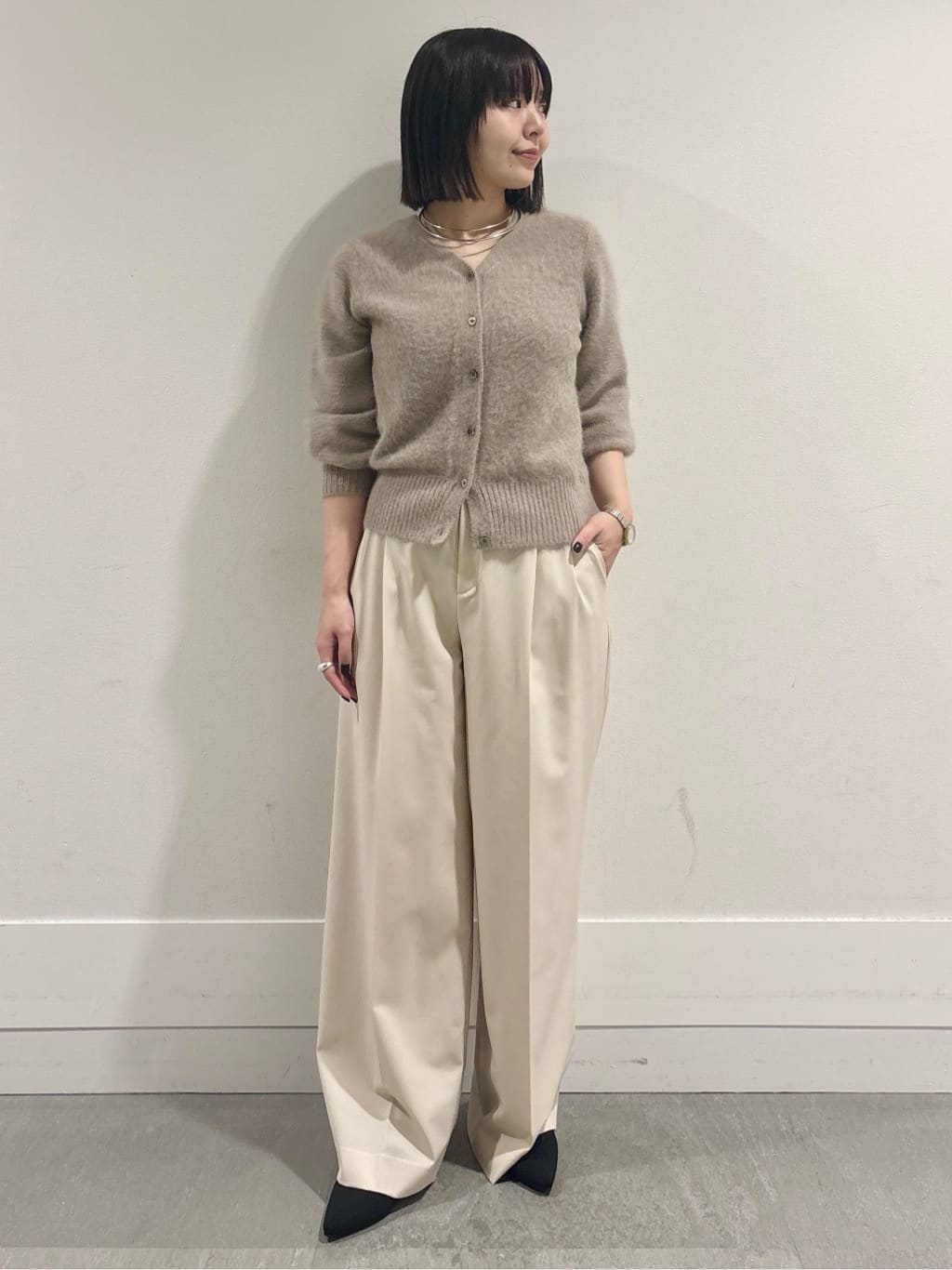 モエカさんの「UNTITLED｜【ふわふわニット/前後2WAY】フォックスカシミヤカーディガン」を使ったコーディネート