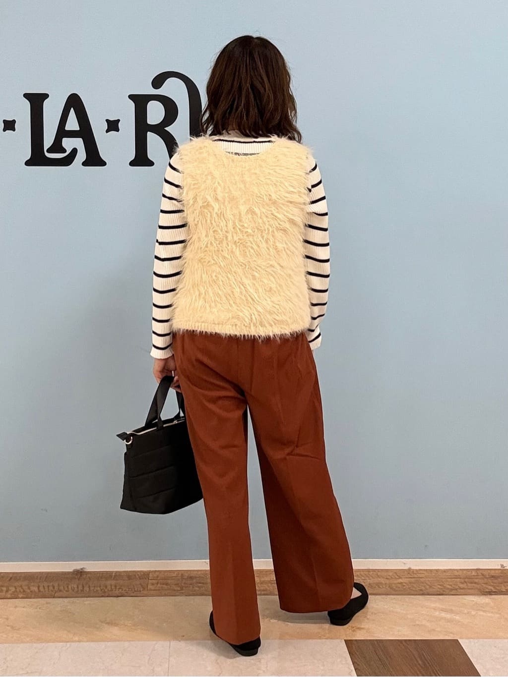 Naaatsuさんの「SHOO･LA･RUE｜【高レビュー/2点セット】着るだけでコーデが決まる フェザーニットベスト&times;リブニット」を使ったコーディネート