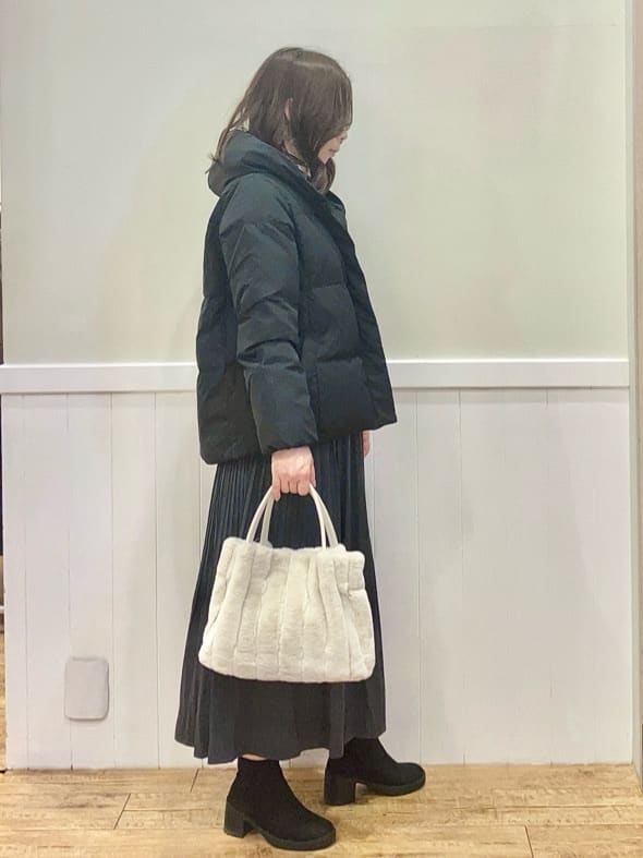 FUJIさんの「SHOO･LA･RUE｜【撥水/洗える】ショートフーディーダウン」を使ったコーディネート