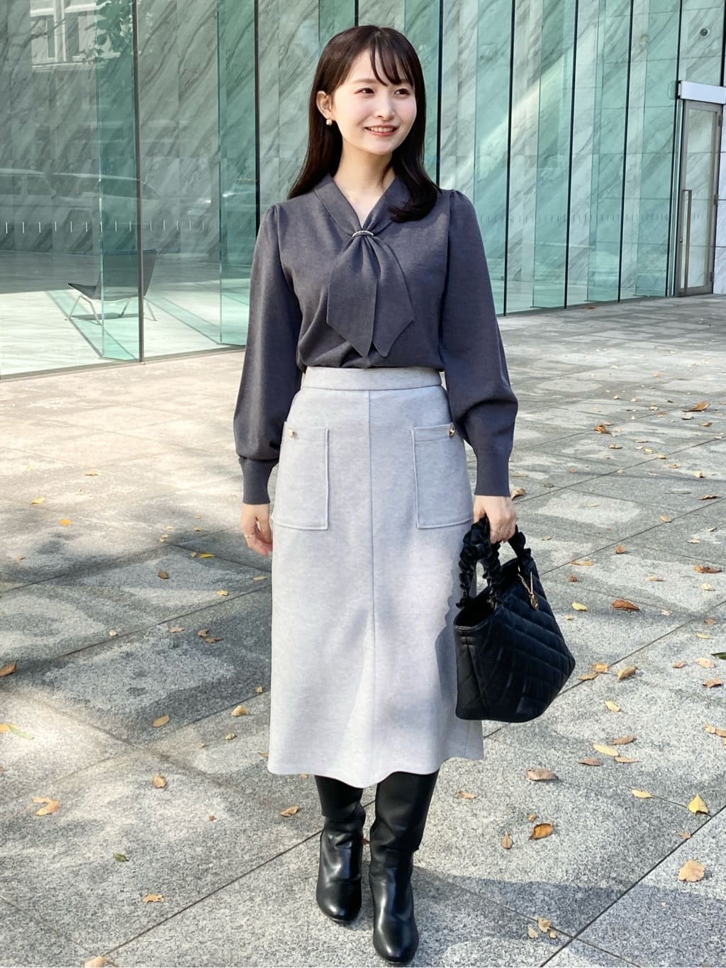 みさかさんの「index｜ゴールドパーツ付きボウタイニット【洗濯機OK】《10col／XS～LL》」を使ったコーディネート