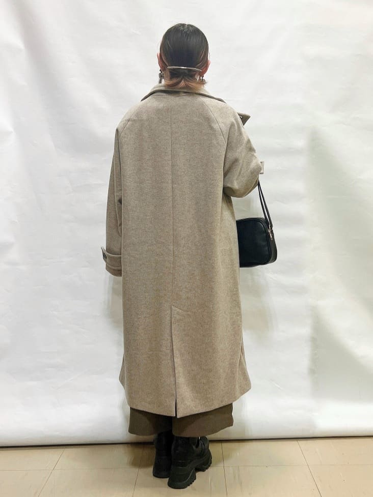 YUIさんの「SHOO･LA･RUE｜【洗濯機可/S-LL】スカラップネックが上品な ビジュー付きニット」を使ったコーディネート