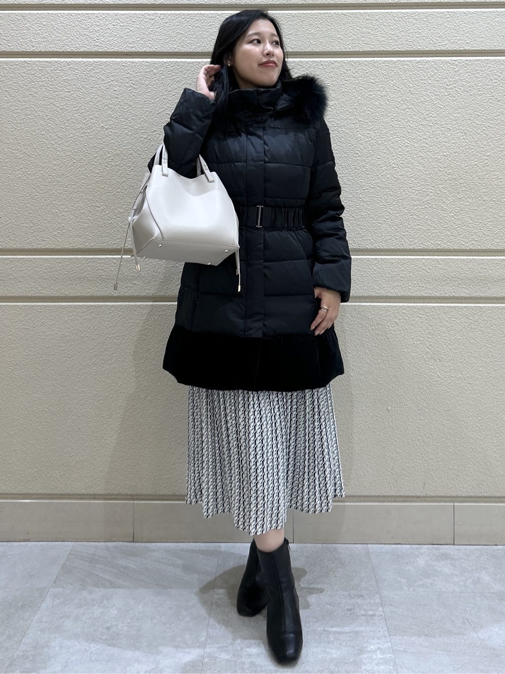 Momokaさんの「COUP DE CHANCE｜【ミディ丈】ベルト付ダウンコート」を使ったコーディネート