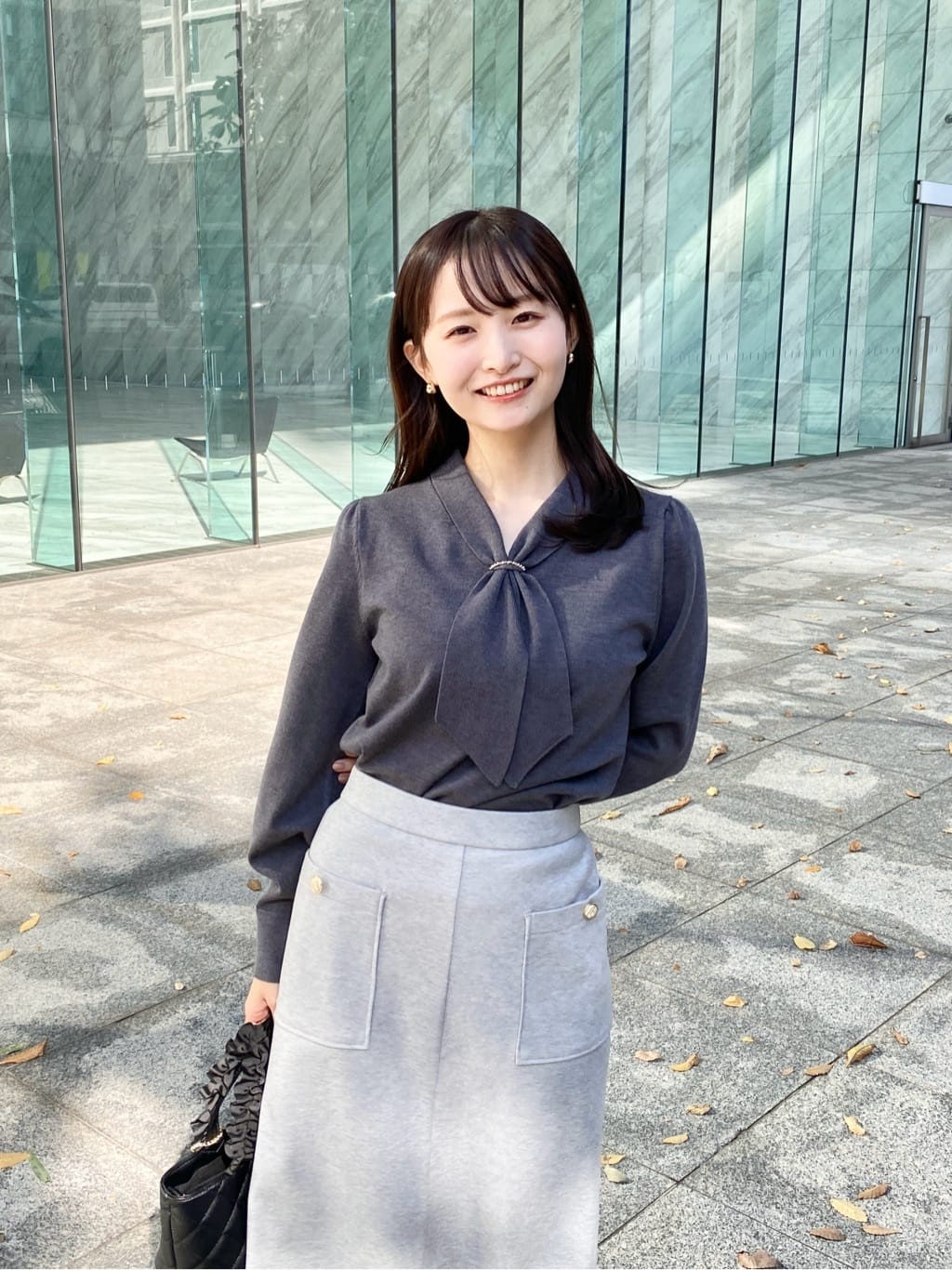 みさかさんの「index｜ゴールドパーツ付きボウタイニット【洗濯機OK】《10col／XS～LL》」を使ったコーディネート