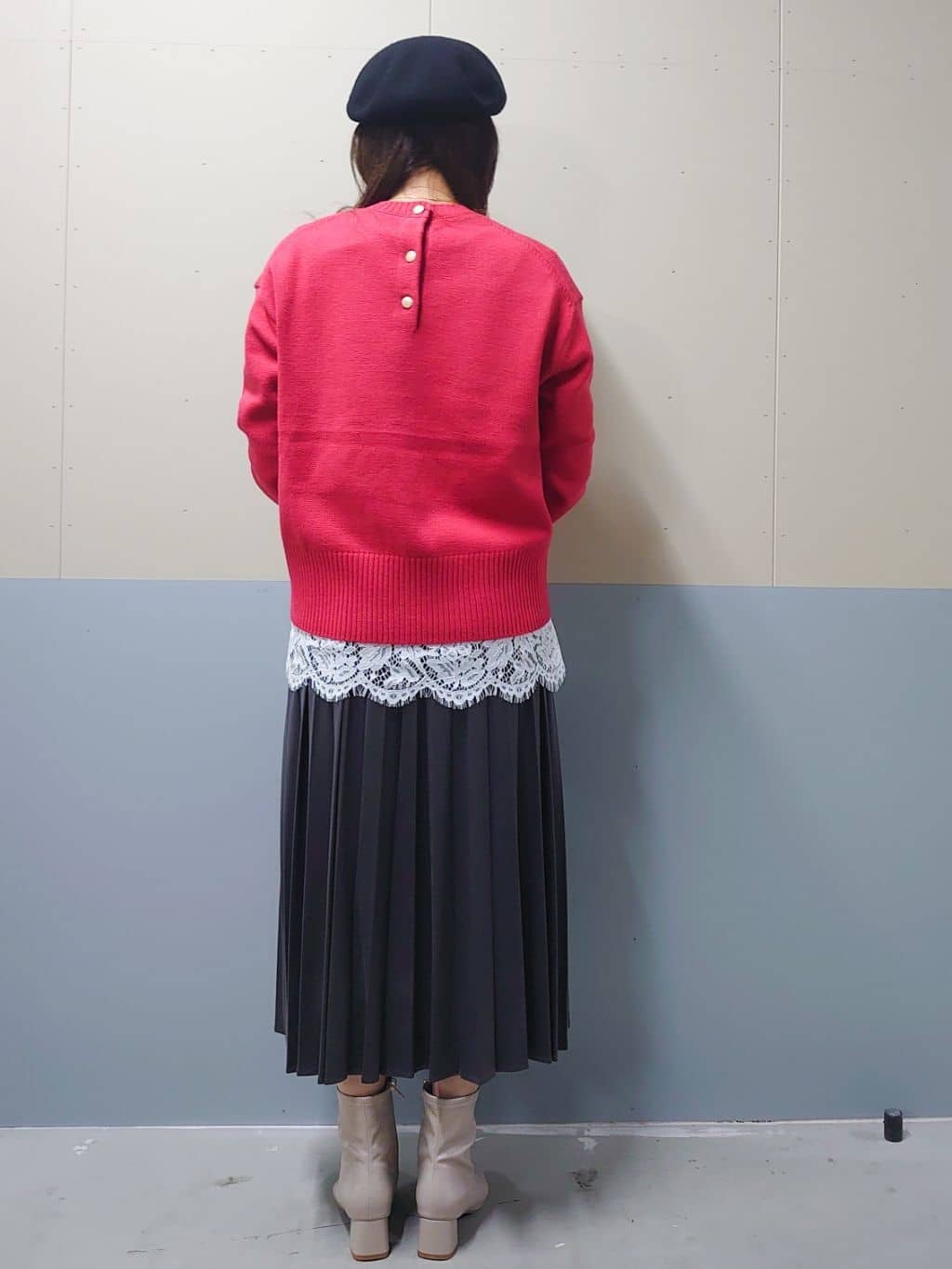 minamiさんの「OPAQUE.CLIP｜フェイクスウェードプリーツスカート【静電気防止加工／洗濯機OK】」を使ったコーディネート