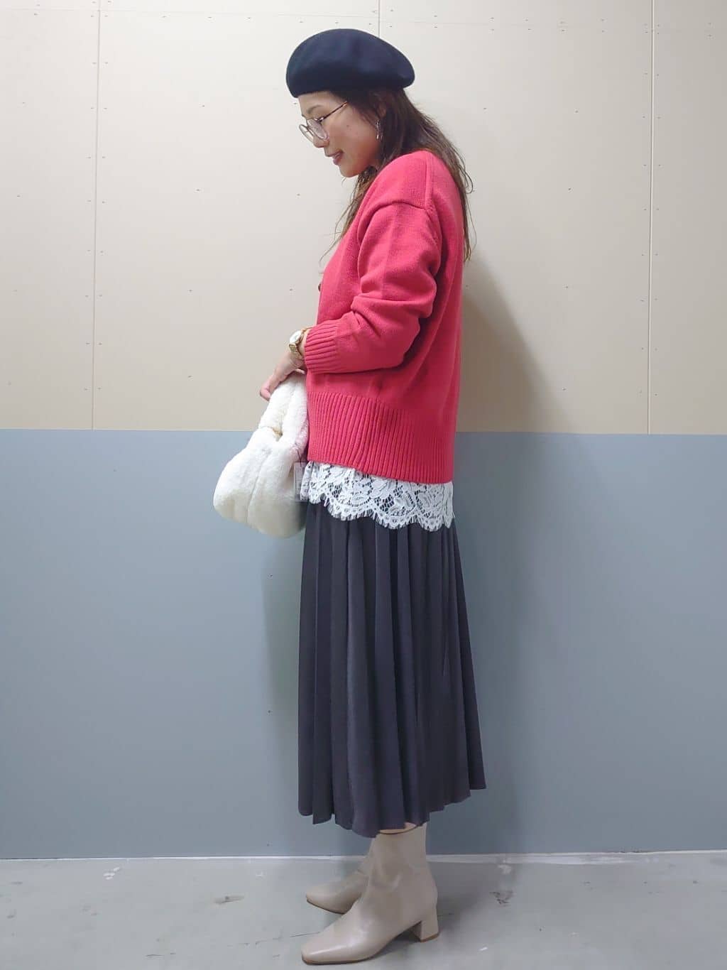 minamiさんの「OPAQUE.CLIP｜フェイクスウェードプリーツスカート【静電気防止加工／洗濯機OK】」を使ったコーディネート