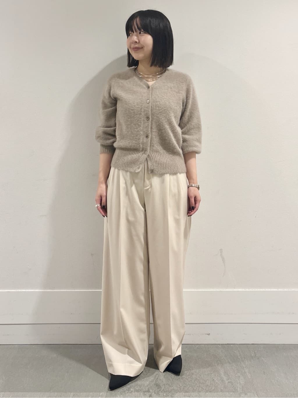 モエカさんの「UNTITLED｜【ふわふわニット/前後2WAY】フォックスカシミヤカーディガン」を使ったコーディネート