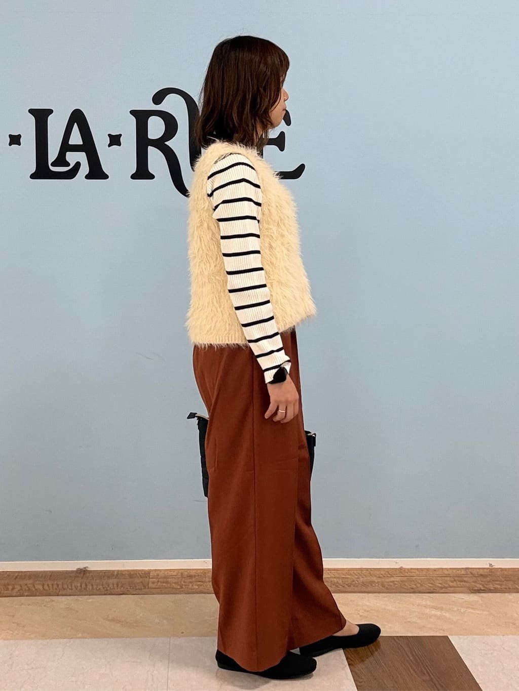 Naaatsuさんの「SHOO･LA･RUE｜【高レビュー/2点セット】着るだけでコーデが決まる フェザーニットベスト&times;リブニット」を使ったコーディネート
