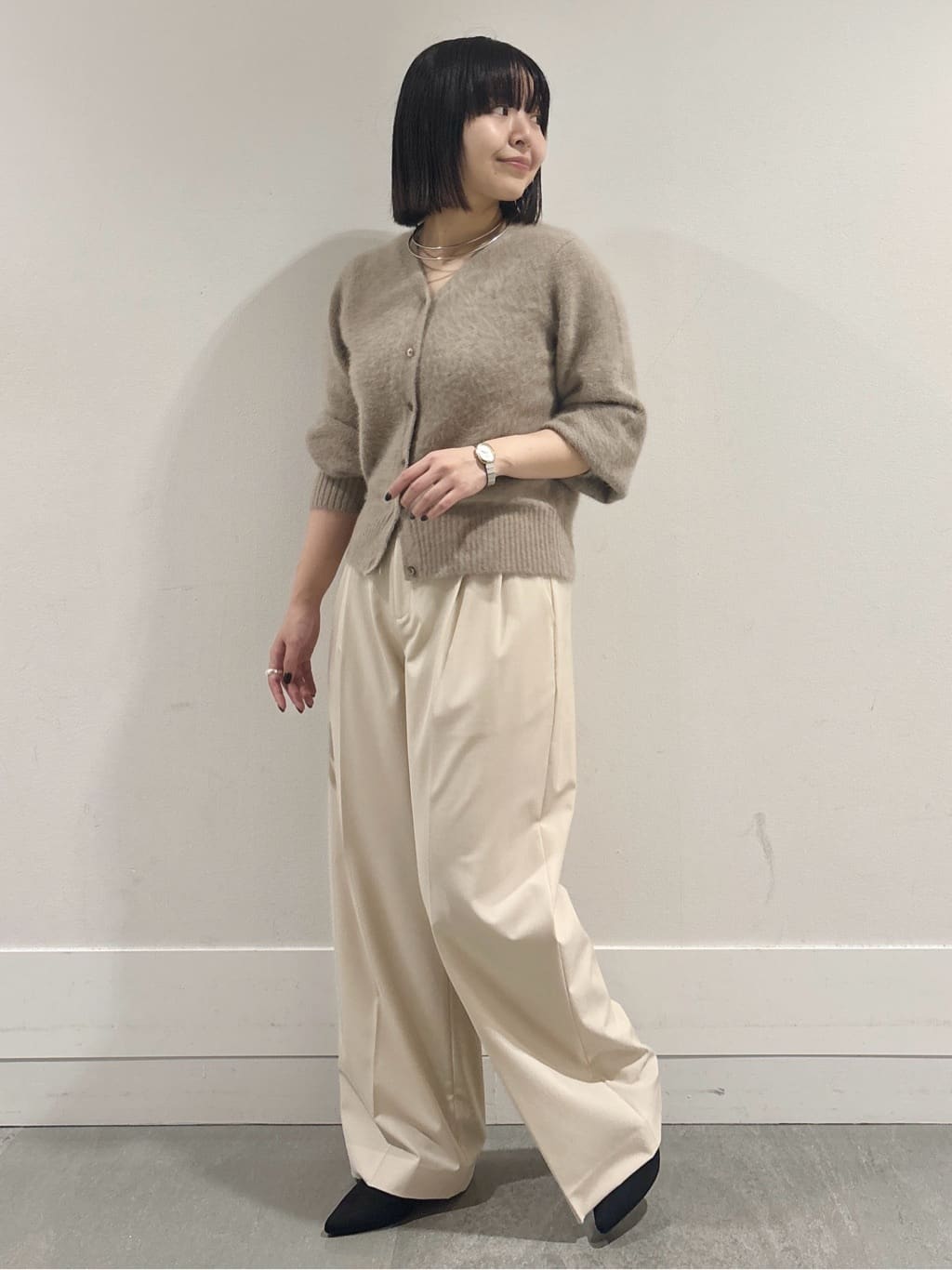 モエカさんの「UNTITLED｜【ふわふわニット/前後2WAY】フォックスカシミヤカーディガン」を使ったコーディネート