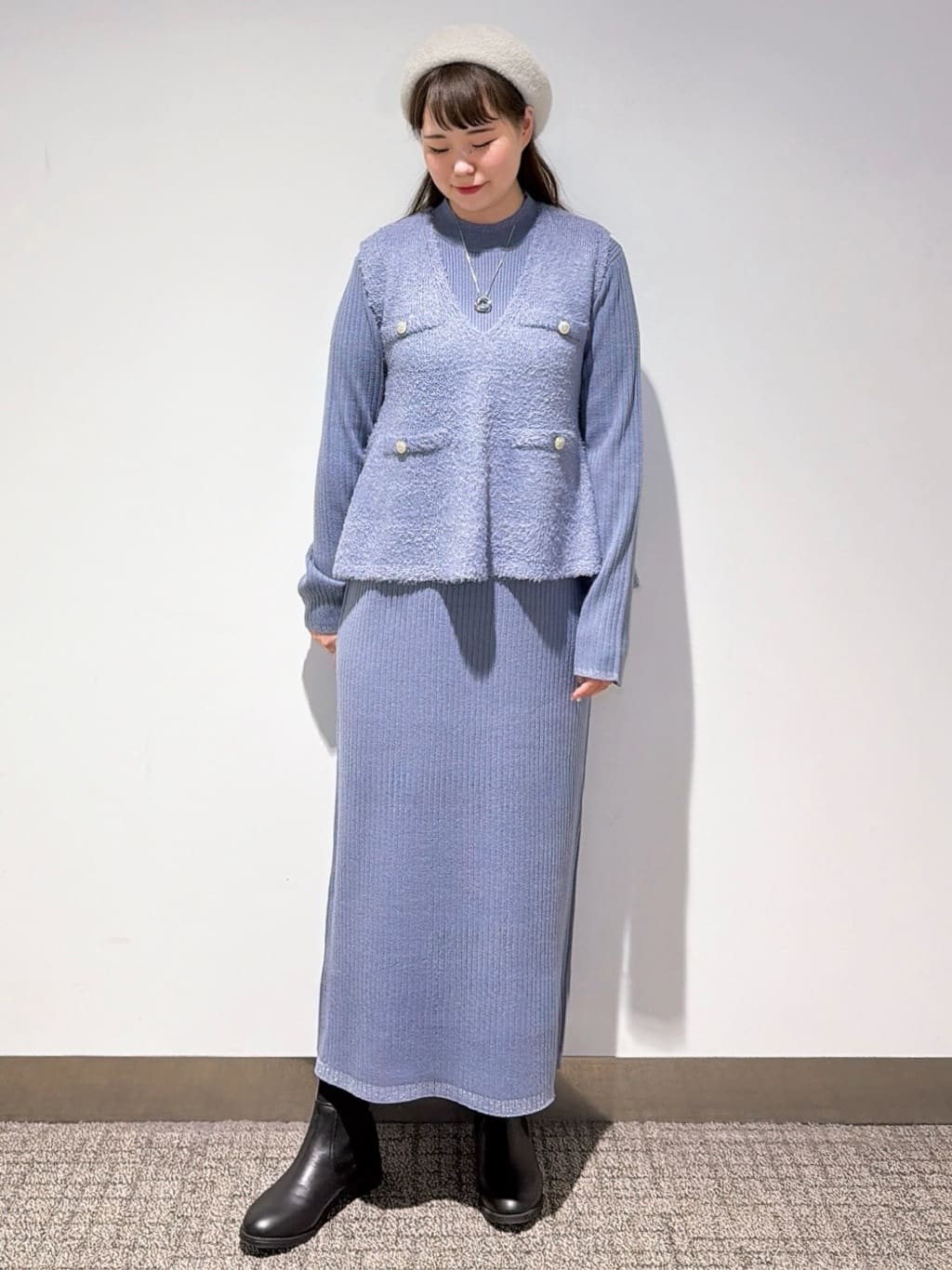 みーさんの「grove｜【2点SET/体型カバー】一枚で決まる、ペプラムベスト&times;ニットワンピース」を使ったコーディネート