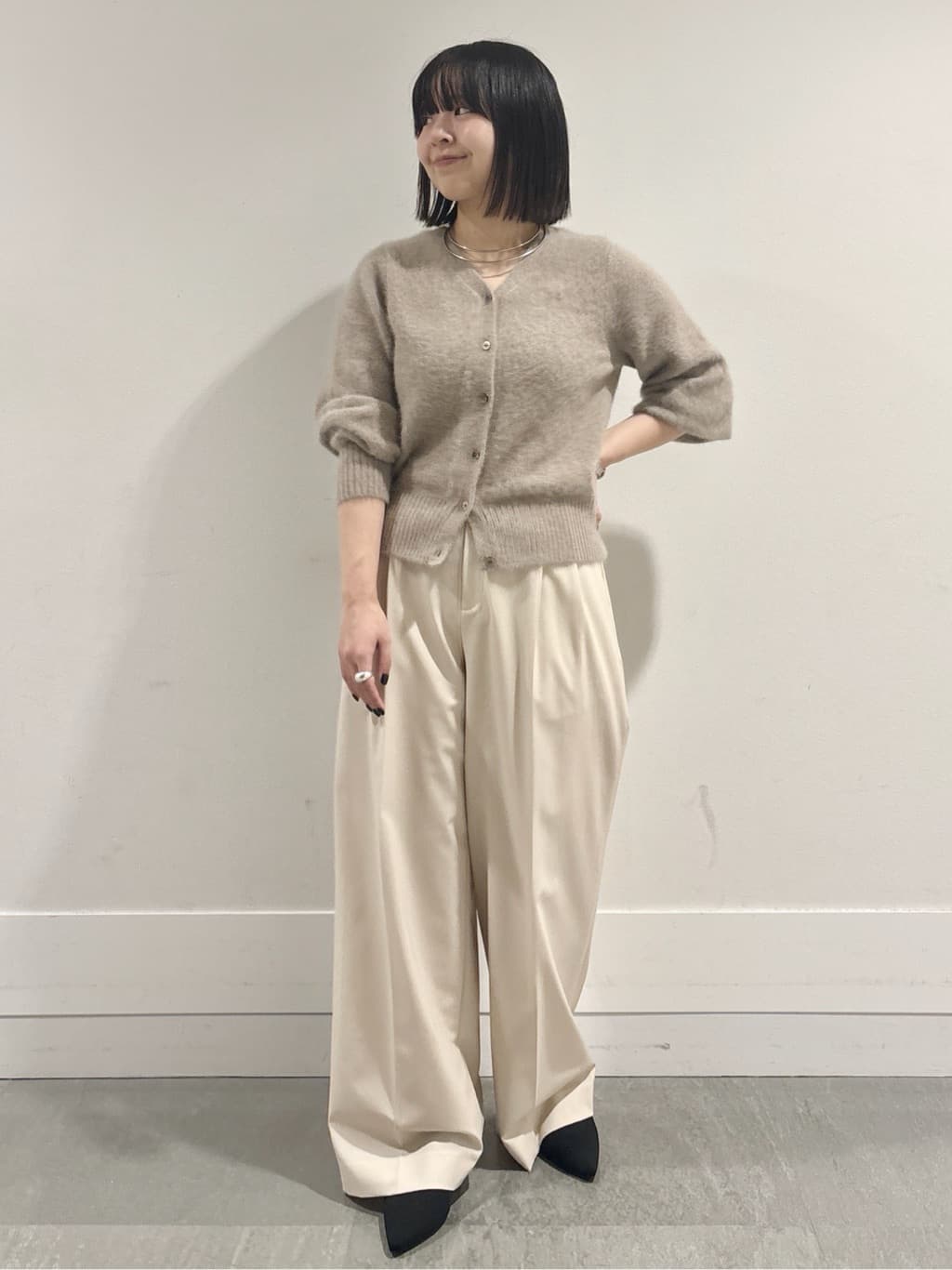 モエカさんの「UNTITLED｜【ふわふわニット/前後2WAY】フォックスカシミヤカーディガン」を使ったコーディネート