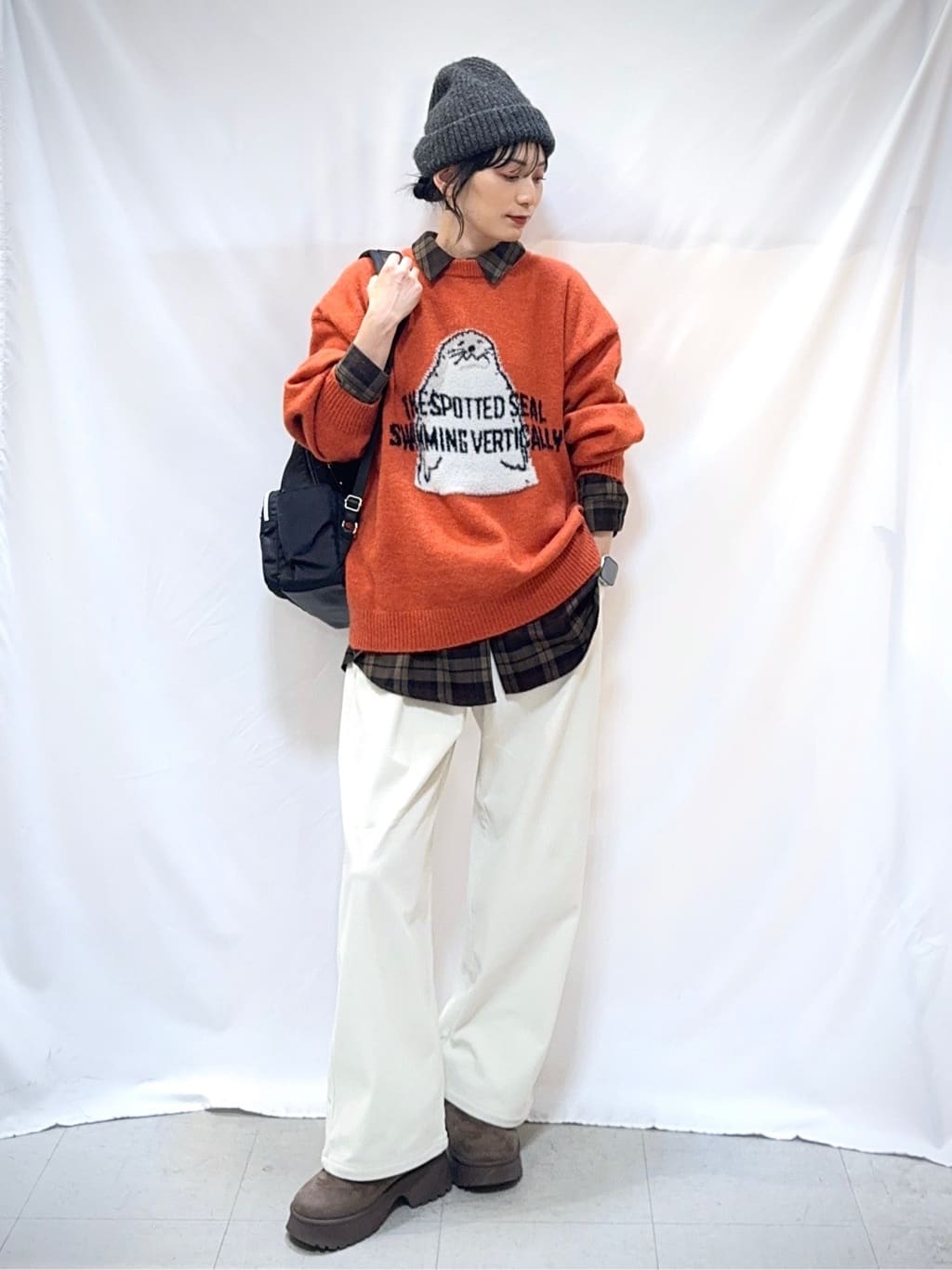 𝐇𝐢𝐫𝐨𝐦𝐢さんの「SHOO･LA･RUE｜【旭山動物園応援商品】ゆるアニマル ふわふわジャカードニット」を使ったコーディネート