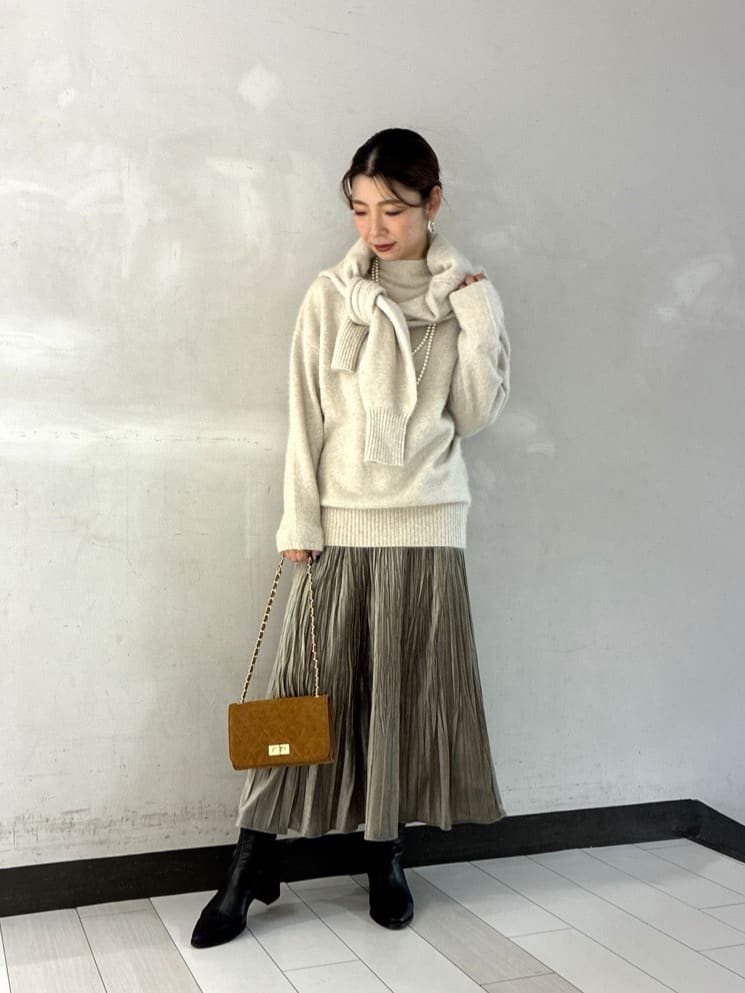 Rinさんの「UNTITLED｜【大人な品格/ふわふわニット】フォックスカシミヤ コクーンニット」を使ったコーディネート