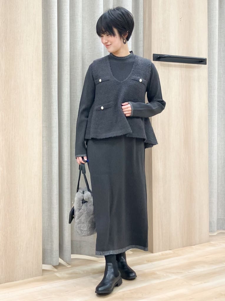Keiさんの「grove｜【2点SET/体型カバー】一枚で決まる、ペプラムベスト&times;ニットワンピース」を使ったコーディネート