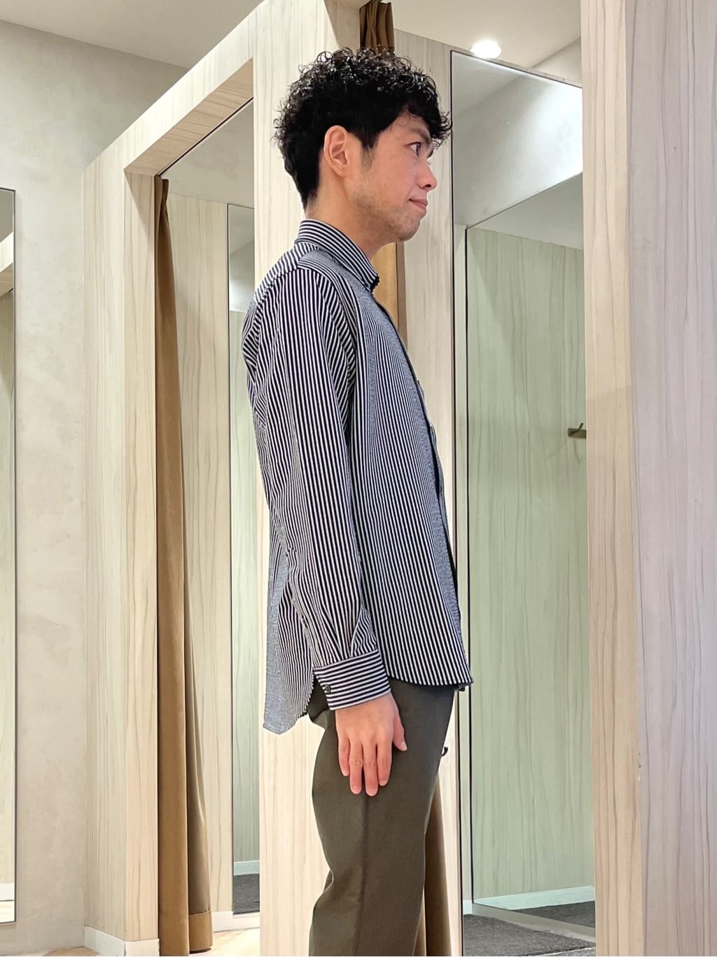 URAさんの「TAKEO KIKUCHI｜アンチピリング ジップアップ ニット」を使ったコーディネート