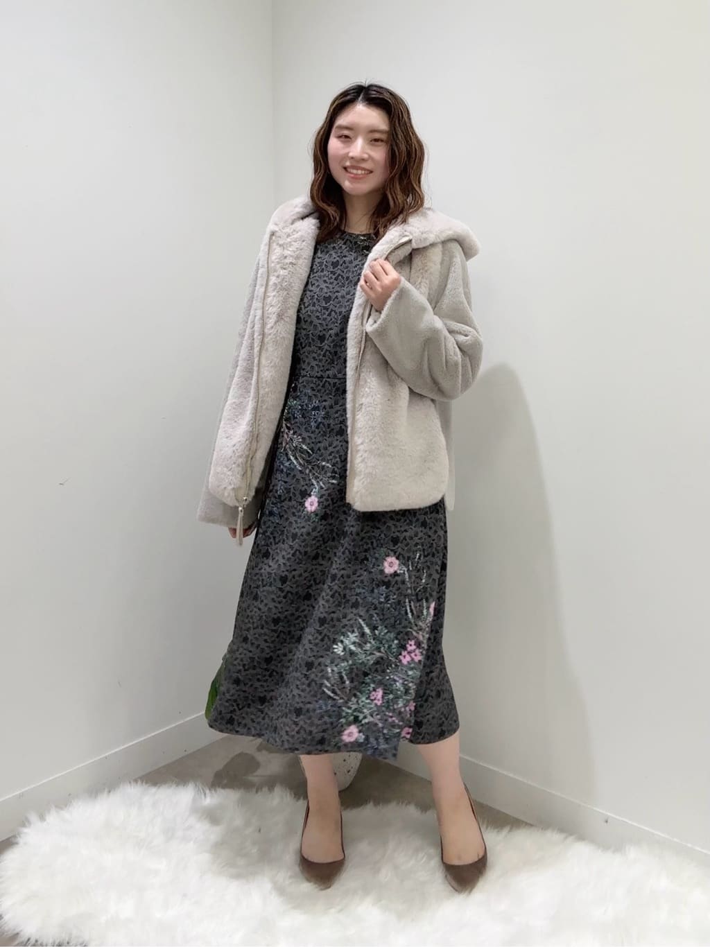 Suma Una本部スタッフさんの「SunaUna｜◆【冬を彩る異素材フェイクファーアウター】」を使ったコーディネート