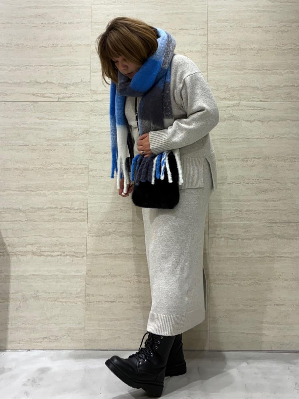 emiさんの「OPAQUE.CLIP｜ラメスパンコールナロースカート／セットアップ対応可【洗濯機OK】」を使ったコーディネート