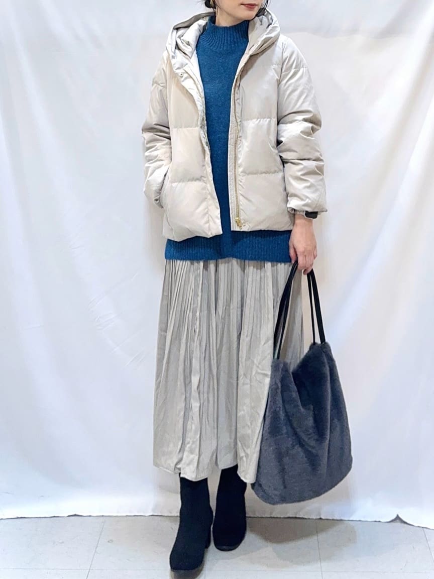 𝐇𝐢𝐫𝐨𝐦𝐢さんの「SHOO･LA･RUE｜【撥水/洗える】ショートフーディーダウン」を使ったコーディネート