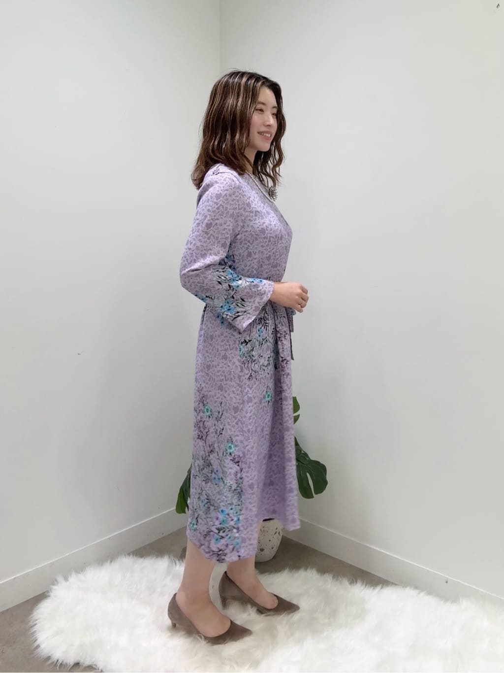 Suma Una本部スタッフさんの「SunaUna｜【co creation and yours／SS～L】レースプリント柄ワンピース」を使ったコーディネート