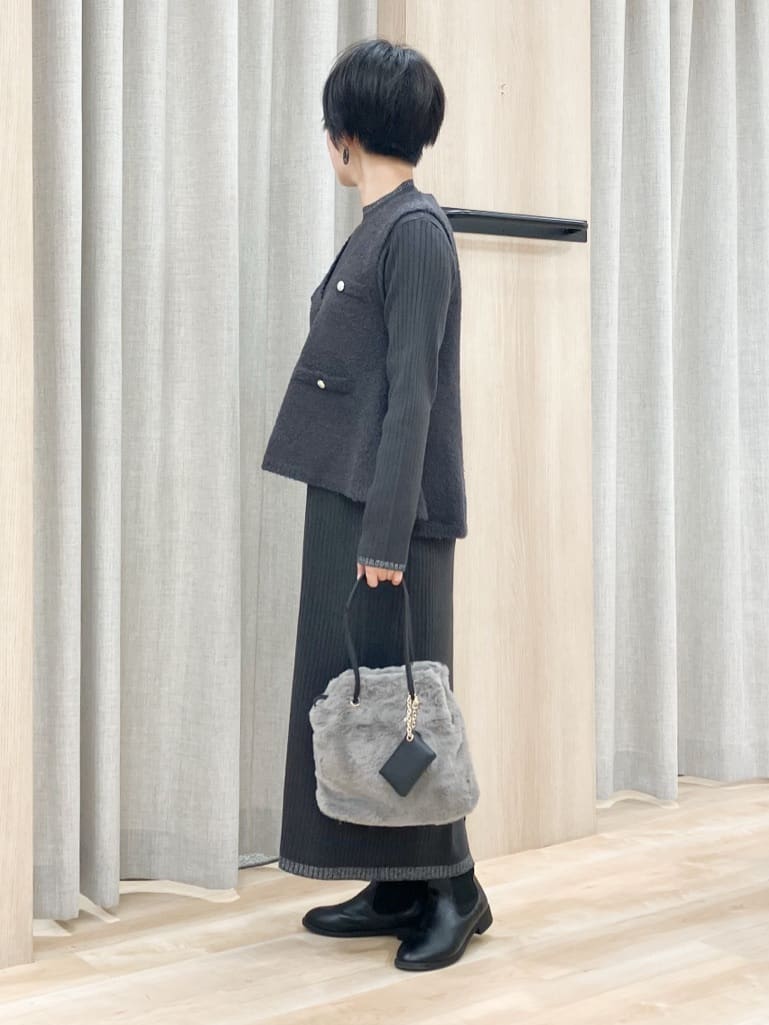 Keiさんの「grove｜【2点SET/体型カバー】一枚で決まる、ペプラムベスト&times;ニットワンピース」を使ったコーディネート