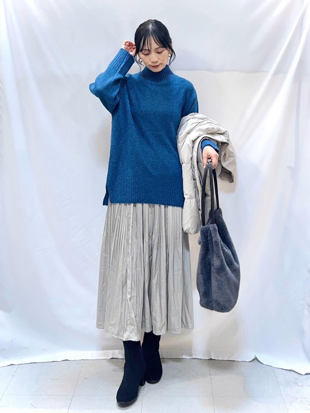 𝐇𝐢𝐫𝐨𝐦𝐢さんの「SHOO･LA･RUE｜【撥水/洗える】ショートフーディーダウン」を使ったコーディネート