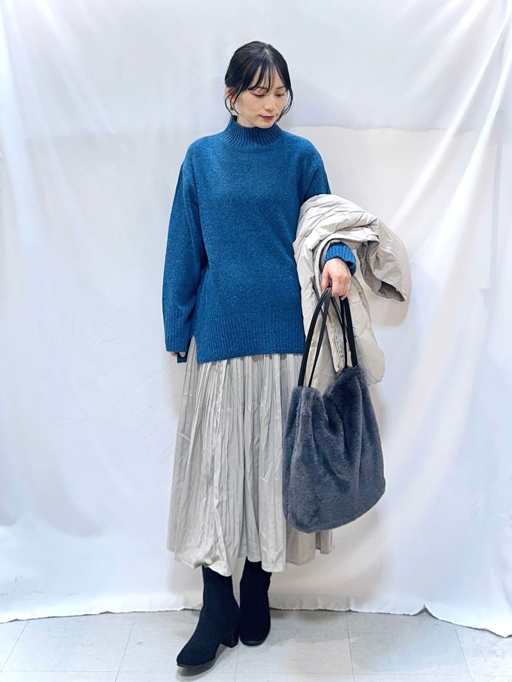 𝐇𝐢𝐫𝐨𝐦𝐢さんの「SHOO･LA･RUE｜【撥水/洗える】ショートフーディーダウン」を使ったコーディネート