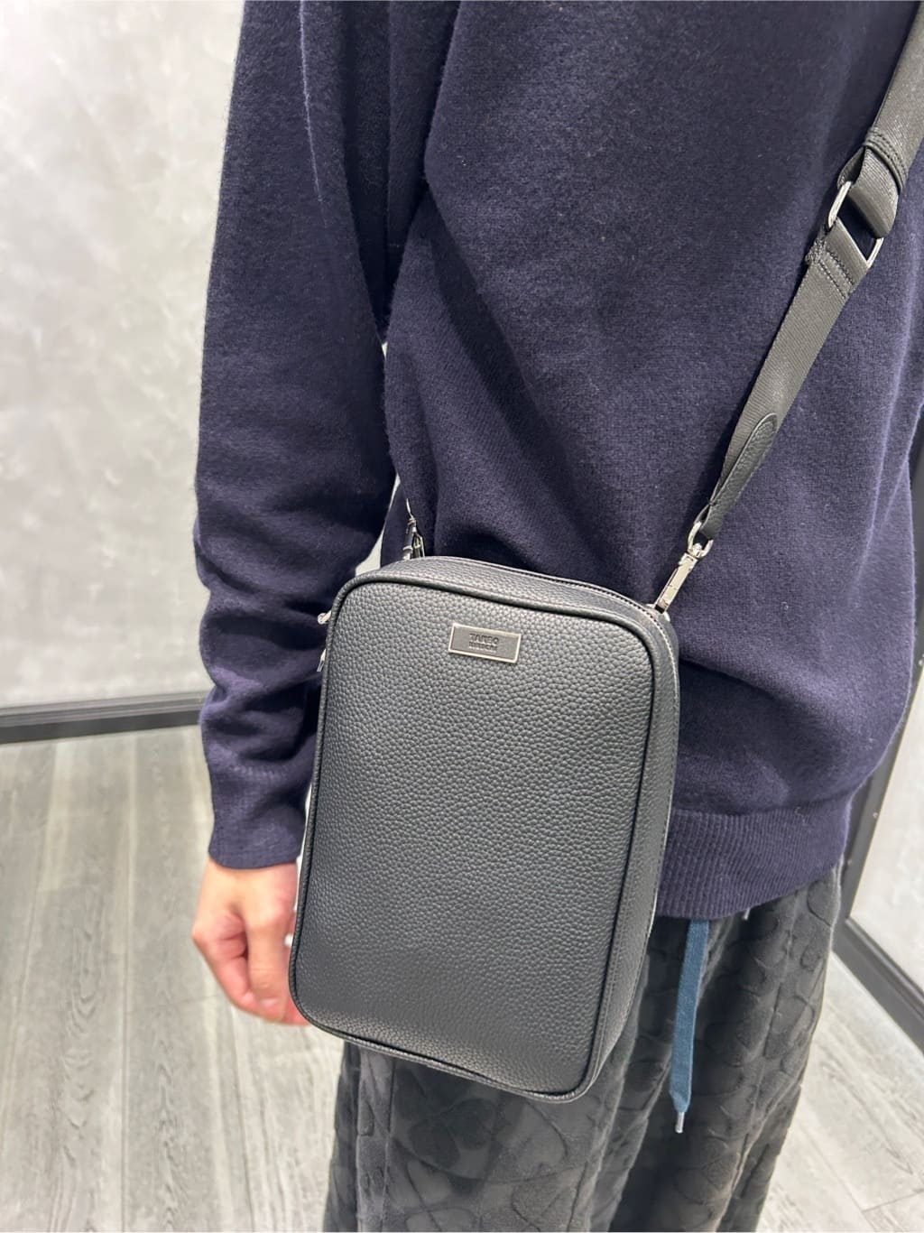 ruiさんの「TAKEO KIKUCHI｜【Air Palette Knit】ワンポイント カラーニット プルオーバー」を使ったコーディネート