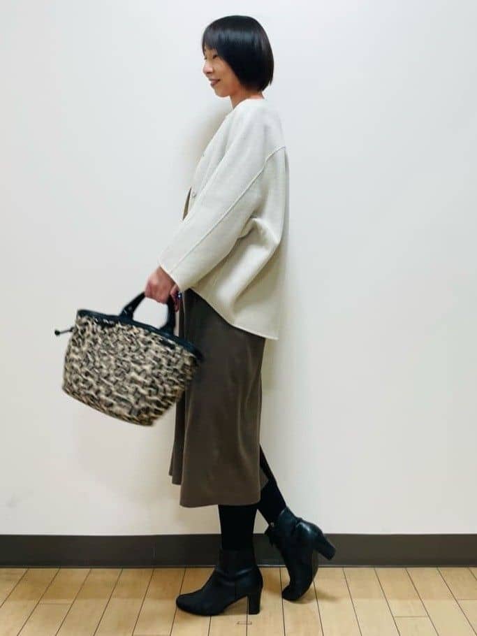 Riiさんの「Reflect｜【すっきりシルエット】スエードライクジャンパースカ―ト」を使ったコーディネート