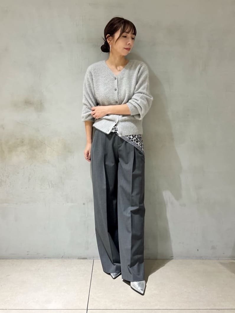 tomoさんの「UNTITLED｜【ふわふわニット/前後2WAY】フォックスカシミヤカーディガン」を使ったコーディネート