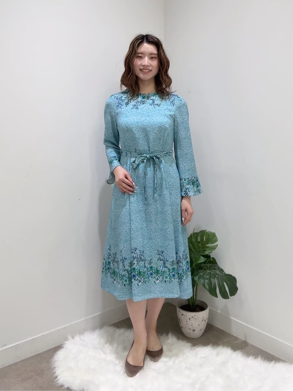 Suma Una本部スタッフさんの「SunaUna｜【co creation and yours／SS～L】レースプリント柄ワンピース」を使ったコーディネート