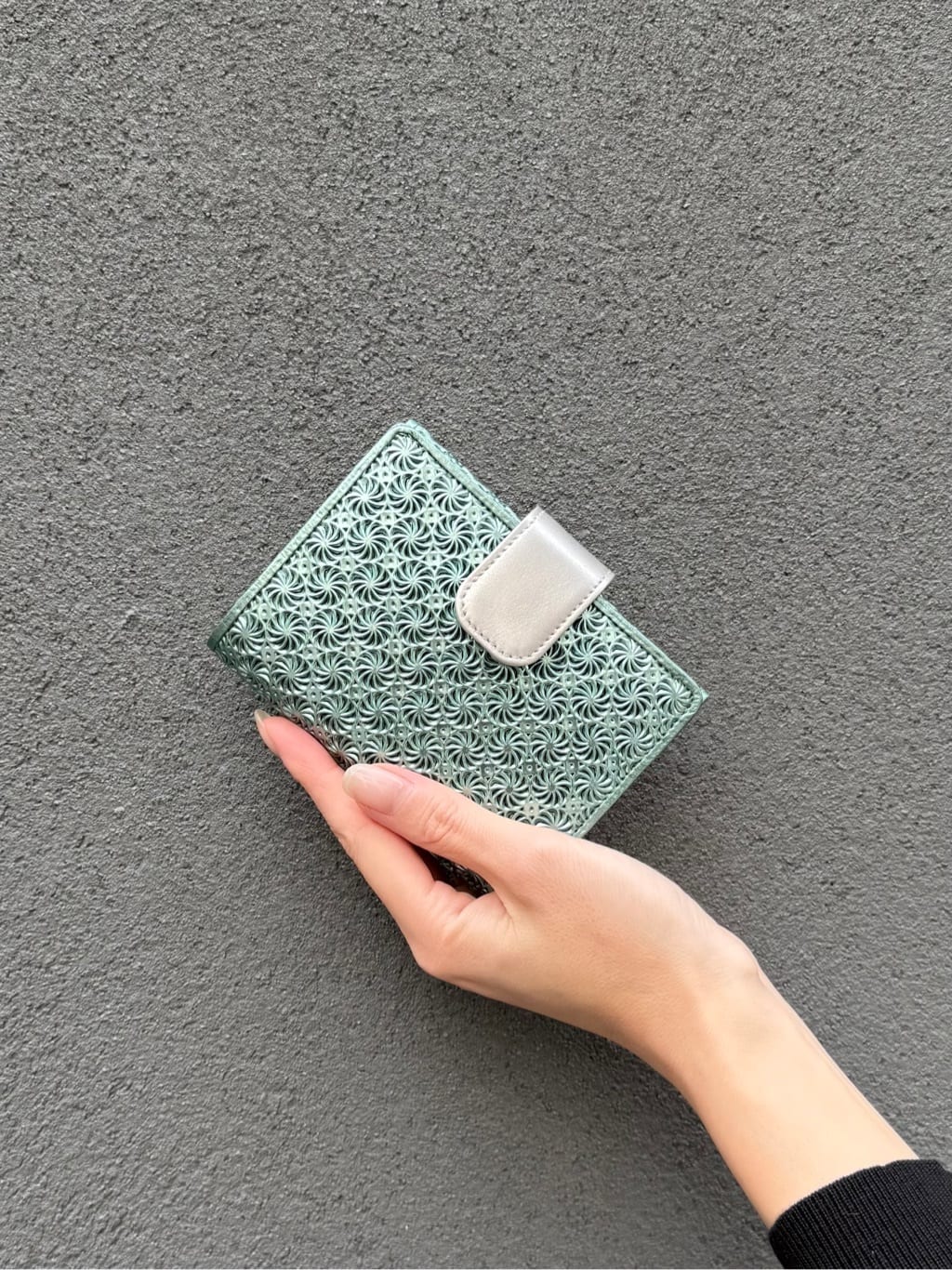 Kさんの「HIROKO HAYASHI｜GIRASOLE PIPERITA（ジラソーレ ピペリータ）二つ折り財布」を使ったコーディネート