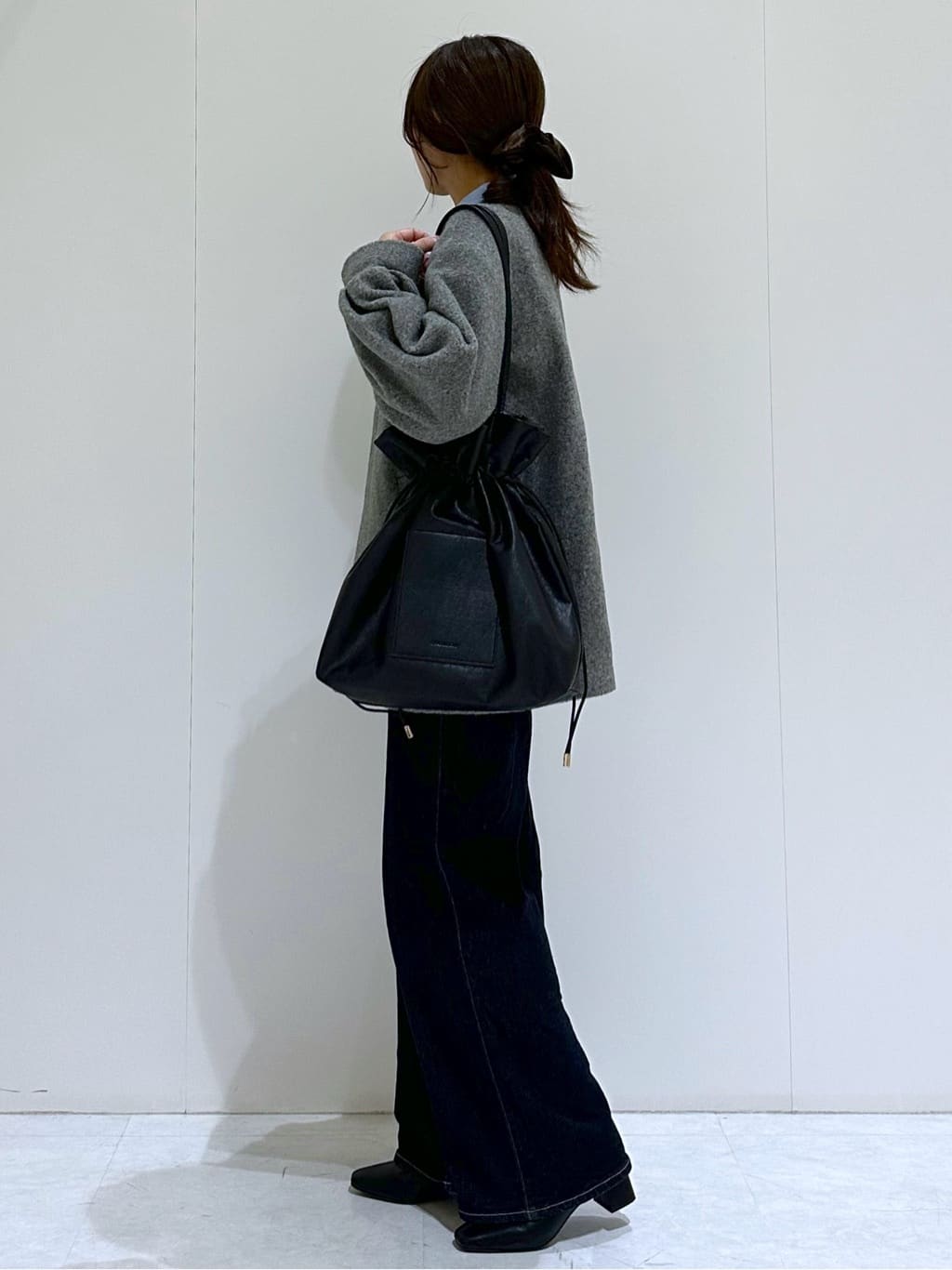 makiさんの「OPAQUE.CLIP｜ポケット刺繍レギュラーカラーシャツ【洗濯機OK】」を使ったコーディネート