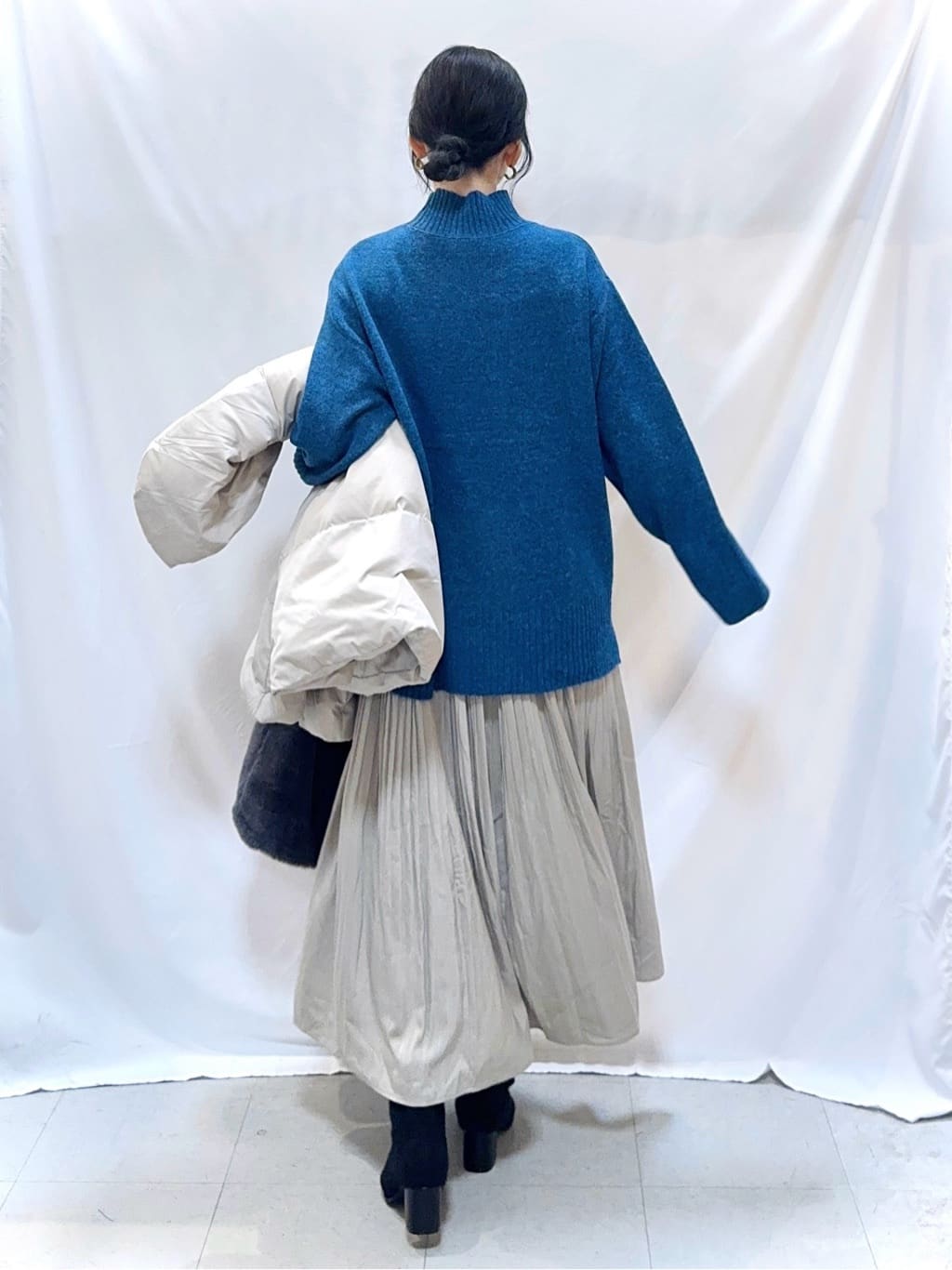 𝐇𝐢𝐫𝐨𝐦𝐢さんの「SHOO･LA･RUE｜【撥水/洗える】ショートフーディーダウン」を使ったコーディネート