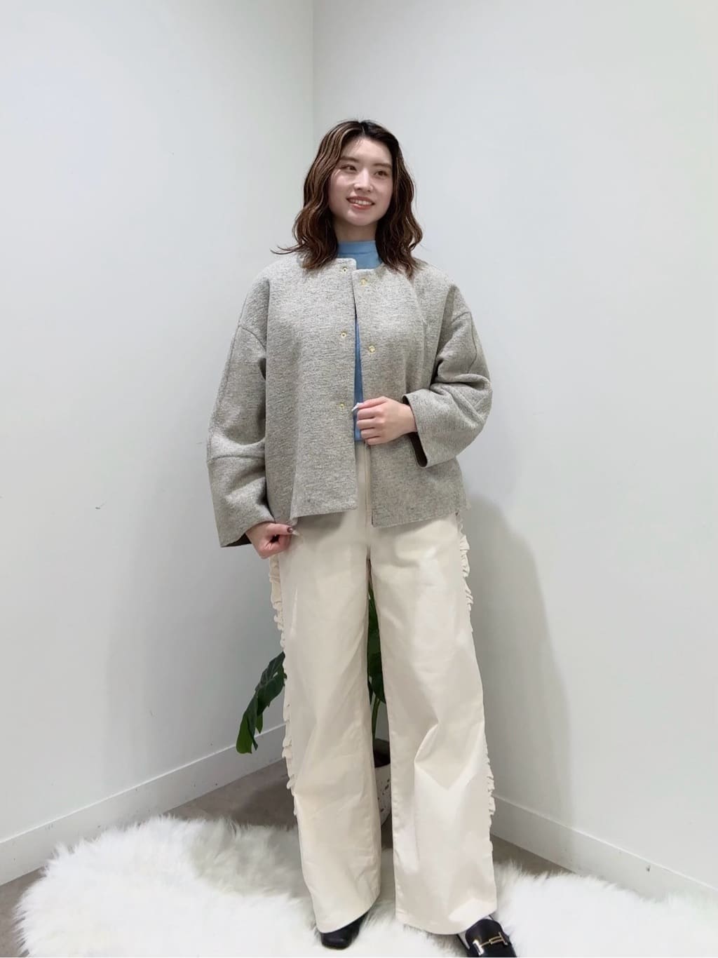 Suma Una本部スタッフさんの「SunaUna｜【ショート丈】ノーカラーライトアウター」を使ったコーディネート