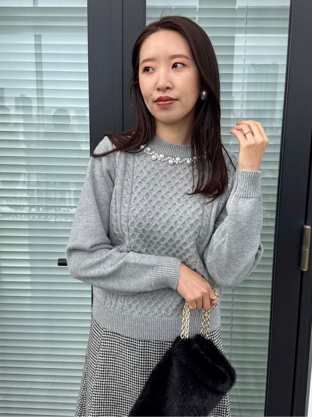 teiさんの「Couture brooch｜フェイクファーチェーンバッグ」を使ったコーディネート