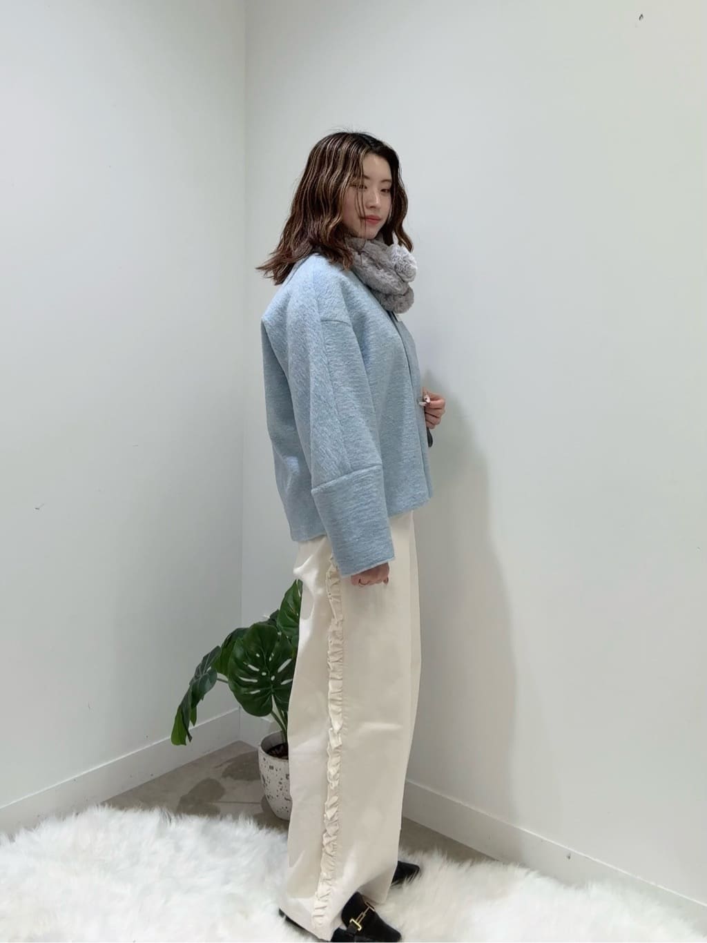 Suma Una本部スタッフさんの「SunaUna｜【ショート丈】ノーカラーライトアウター」を使ったコーディネート