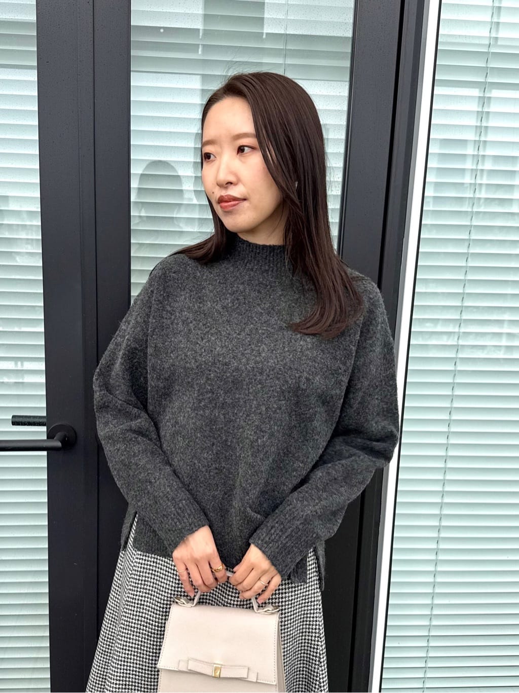 teiさんの「Couture brooch｜【5色展開】やわらかヤクライクニット」を使ったコーディネート
