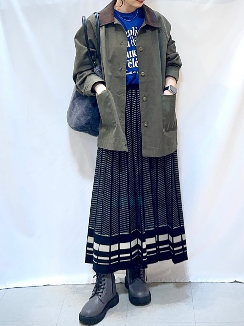 𝐇𝐢𝐫𝐨𝐦𝐢さんの「SHOO･LA･RUE｜グラフィックアソート ベーシックロンT」を使ったコーディネート