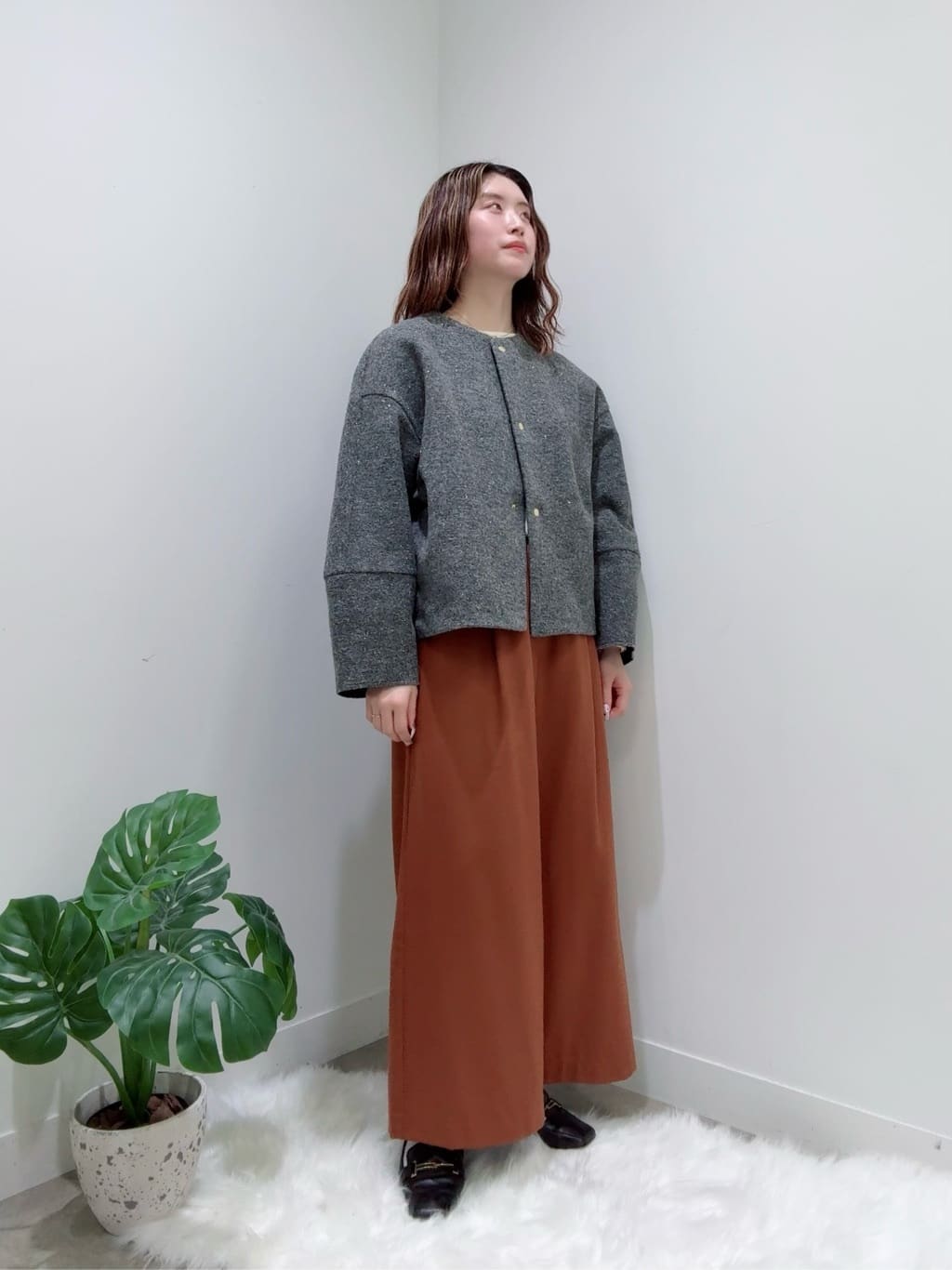 Suma Una本部スタッフさんの「SunaUna｜【ショート丈】ノーカラーライトアウター」を使ったコーディネート