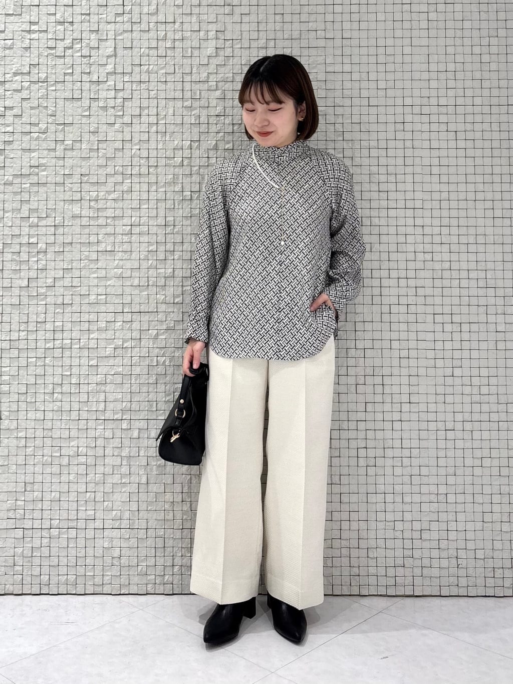 sakuさんの「INDIVI｜ジオメプリントボウタイブラウス」を使ったコーディネート