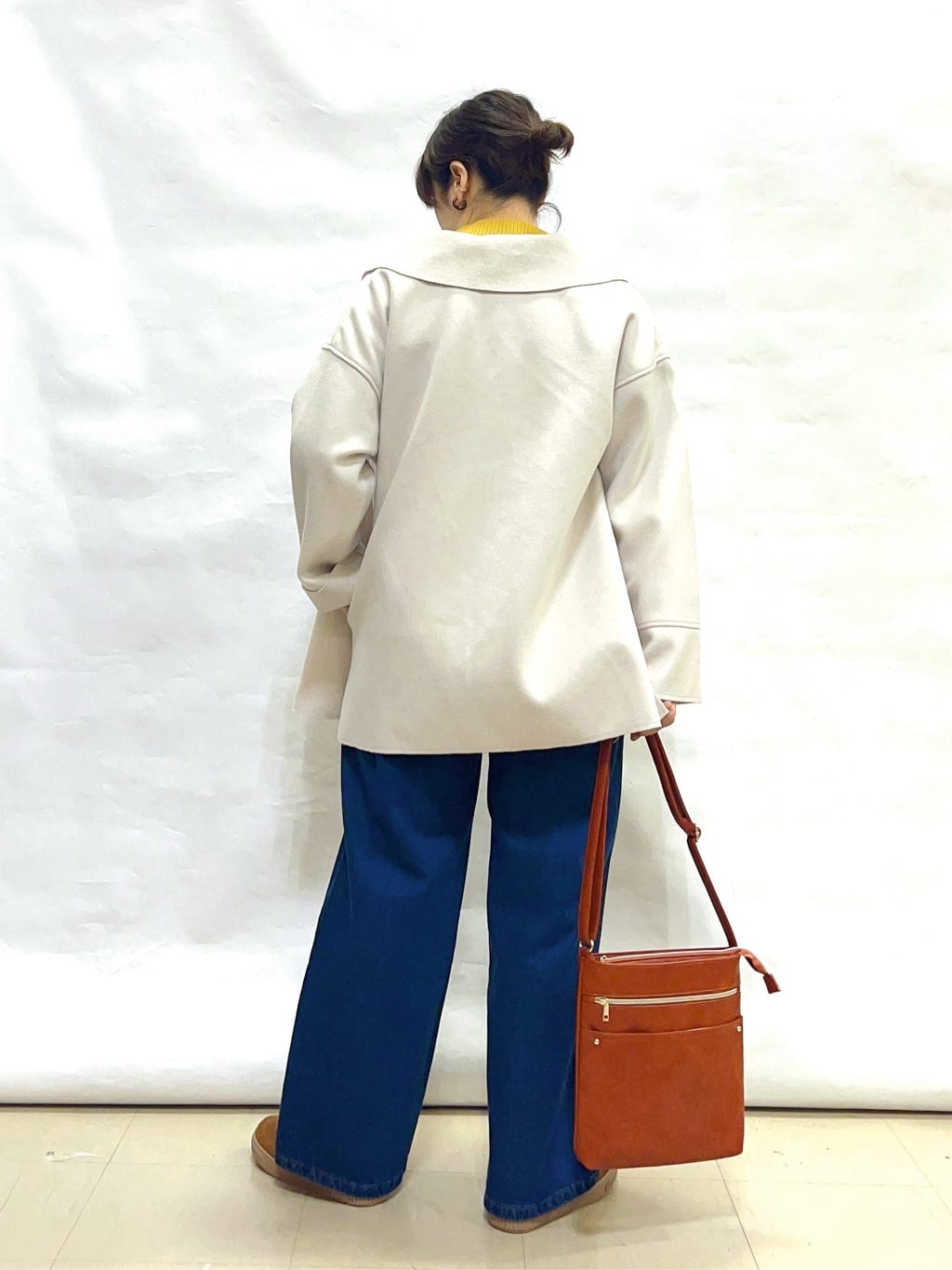 まっつんさんの「SHOO･LA･RUE｜【高レビュー/S-LL】脚のラインを拾いにくい デニムワイドパンツ」を使ったコーディネート
