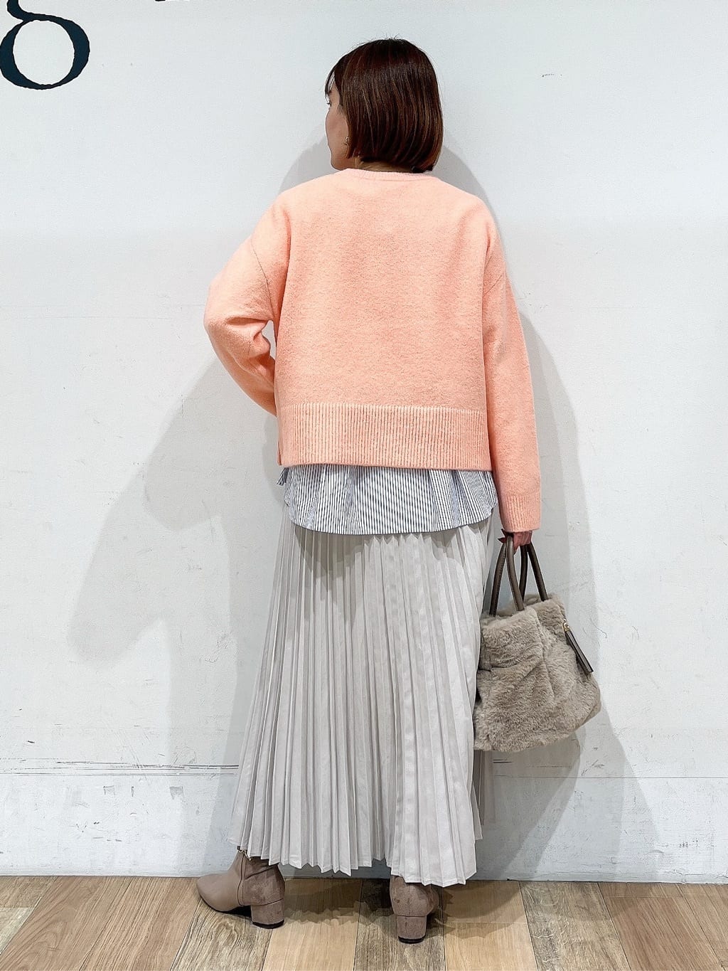 山さんさんの「grove｜裾切替タックペプラムTシャツ」を使ったコーディネート