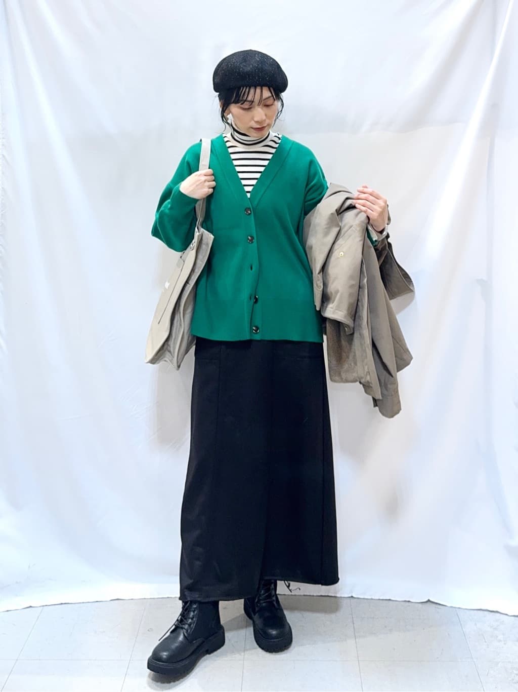 𝐇𝐢𝐫𝐨𝐦𝐢さんの「SHOO･LA･RUE｜【洗える/毛玉レス】表面がきれいなVネックカーディガン」を使ったコーディネート