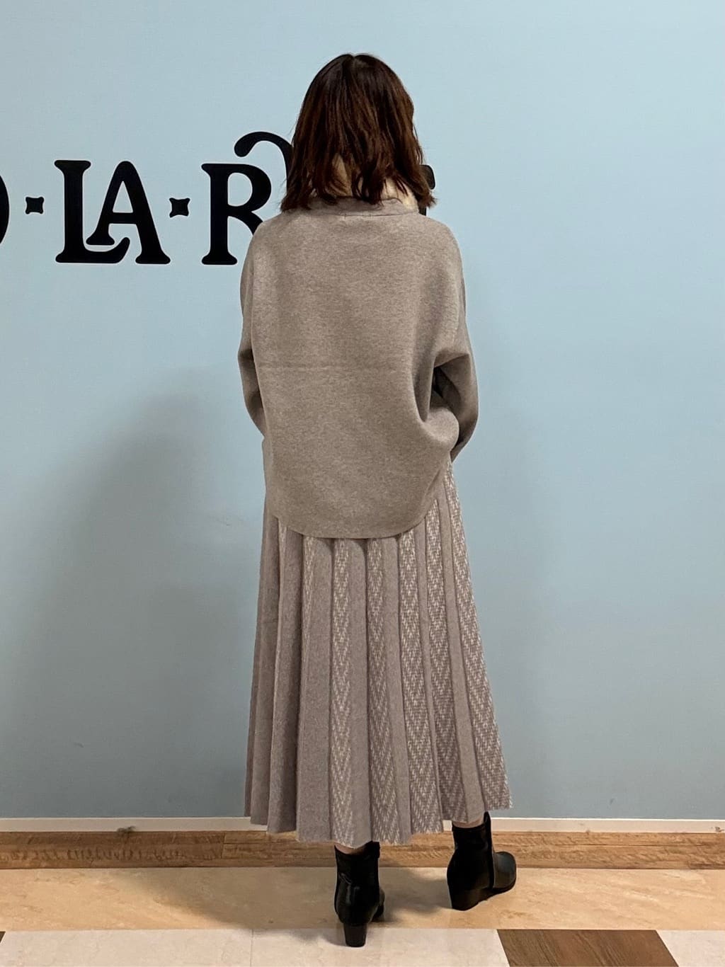 Naaatsuさんの「SHOO･LA･RUE｜キラキラバックストレッチブーツ」を使ったコーディネート