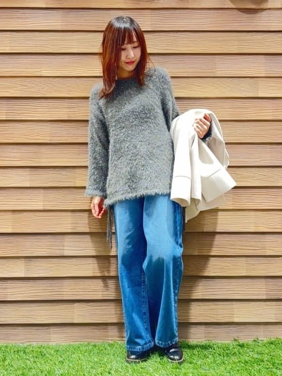 himiさんの「SHOO･LA･RUE｜キラふわ ラメフェザー ドロストニット」を使ったコーディネート