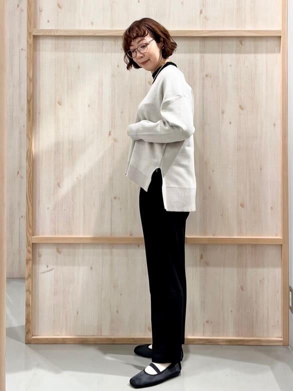 nakoさんの「THE SHOP TK｜【体型カバー】ゆったり サイドスリットニット」を使ったコーディネート