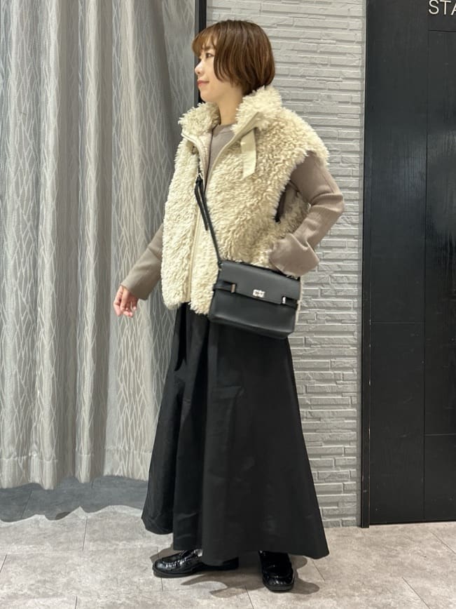 ga_riさんの「THE SHOP TK｜プラスするだけでこなれ見え ボアベスト」を使ったコーディネート