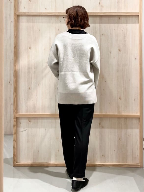 nakoさんの「THE SHOP TK｜【体型カバー】ゆったり サイドスリットニット」を使ったコーディネート